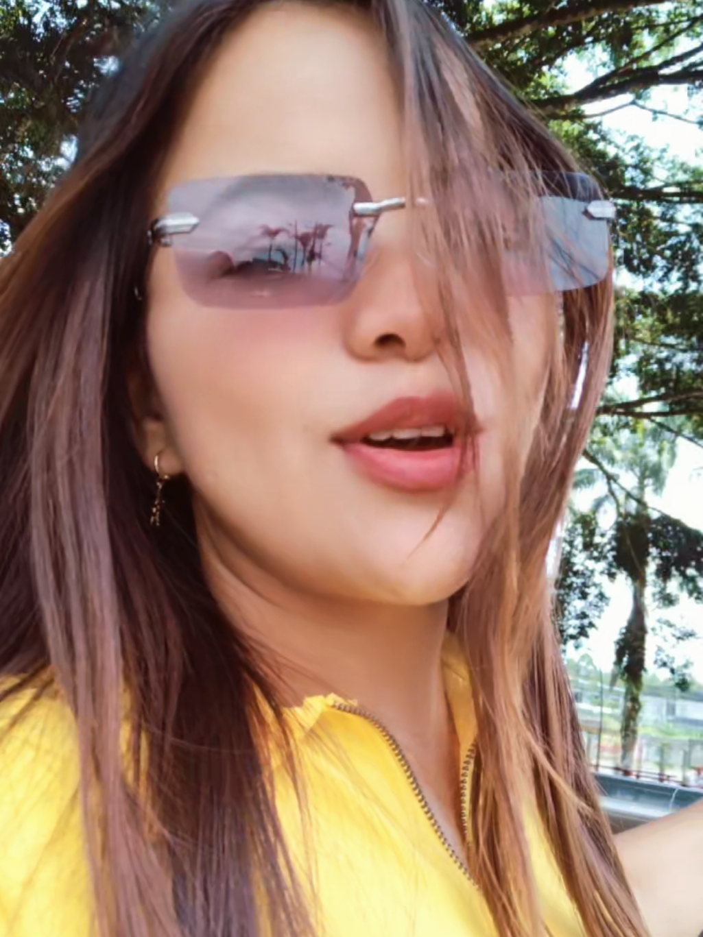 @Nelly te empez&oacute; a seguir 🌹