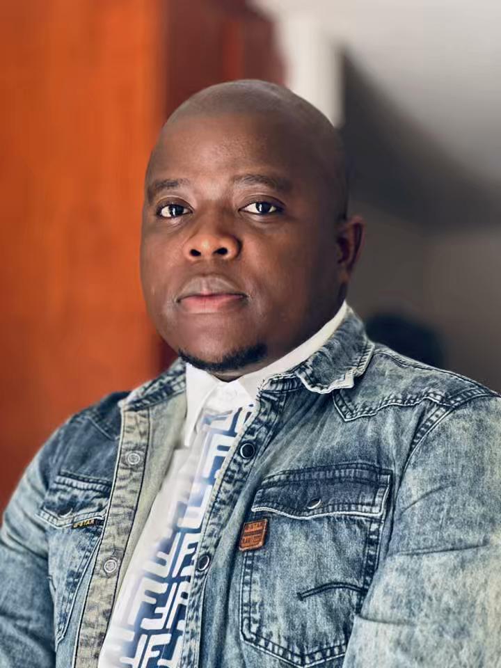 @Ndzumbu🇿🇦