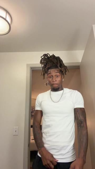 @sofamousjay_