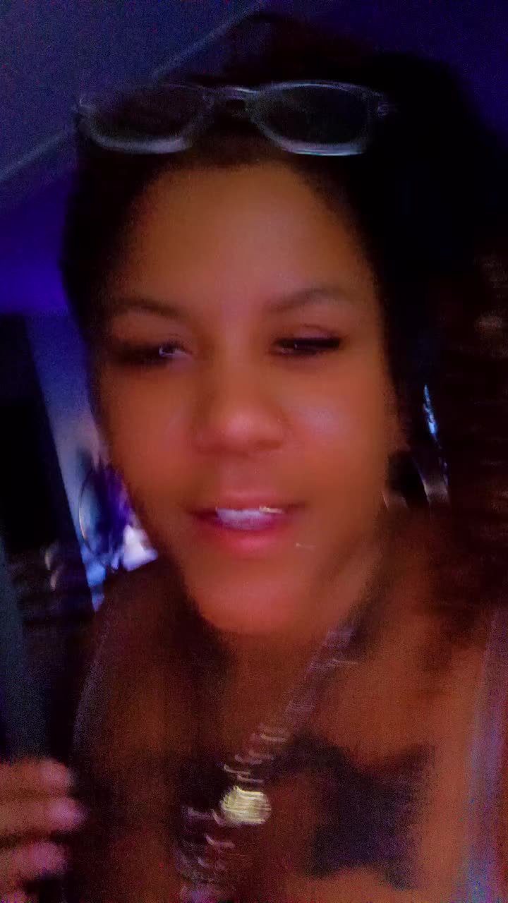 @(THE PRETTY PLUG ) UNEEK