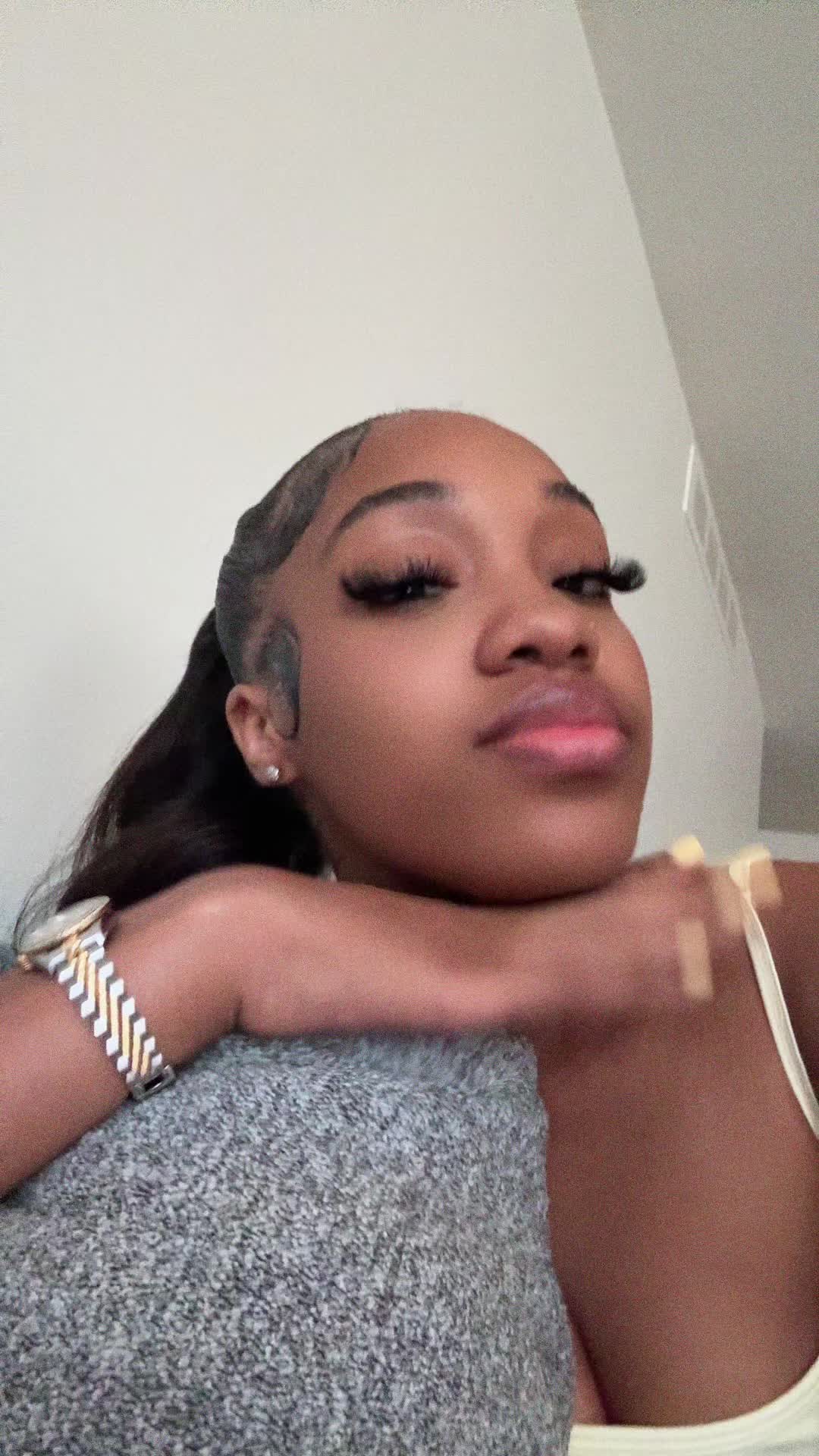 @Icedbyniya._
