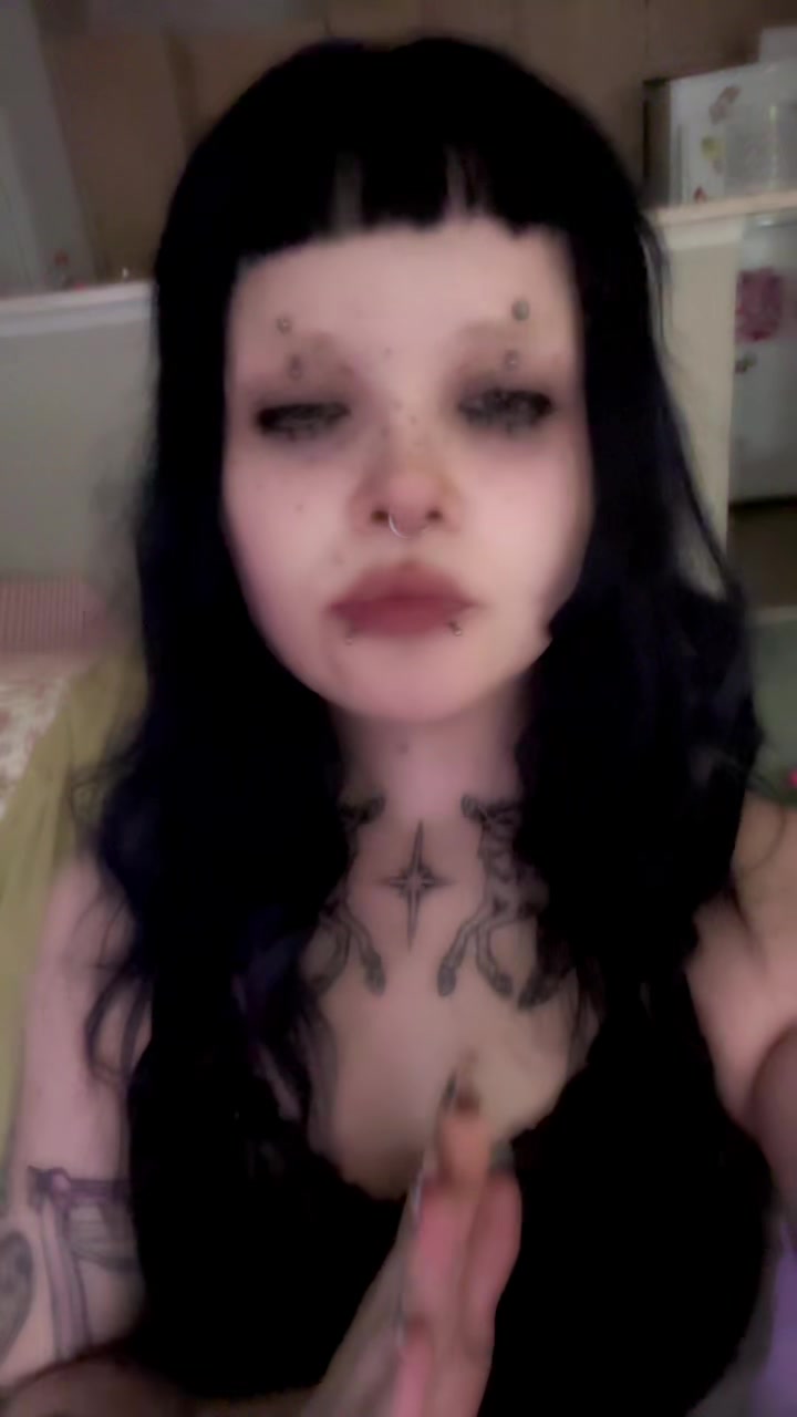 @kneesock