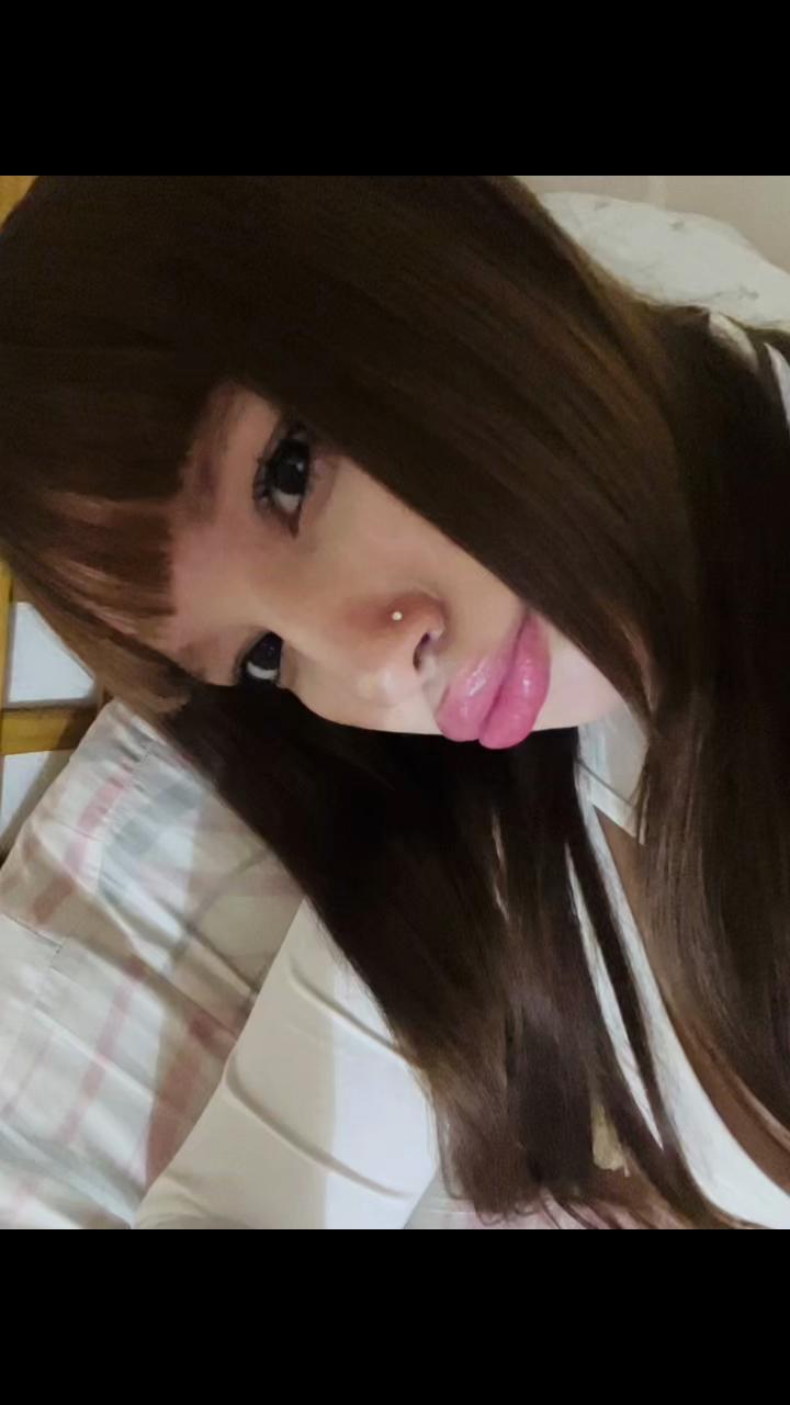 @larameza_