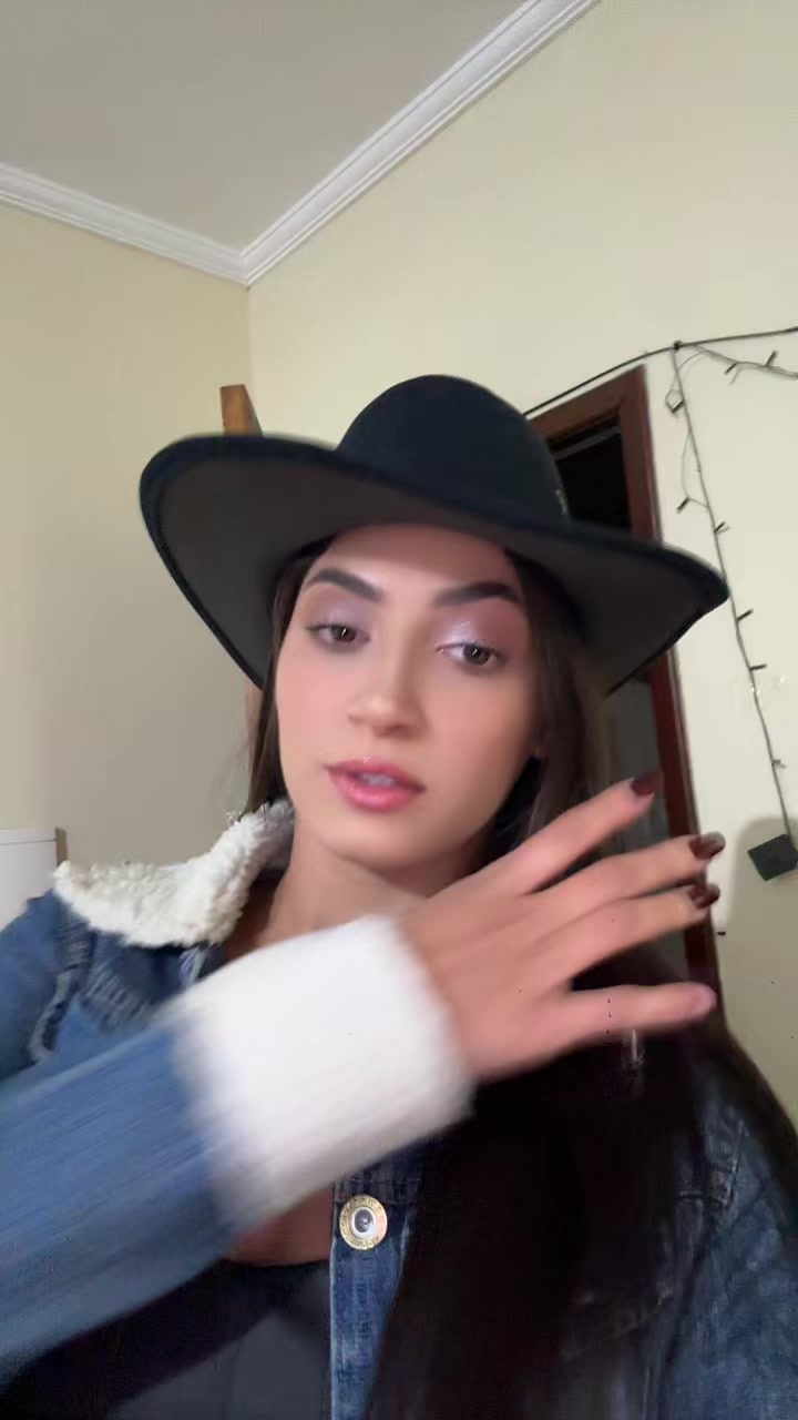 @_agathareis01_