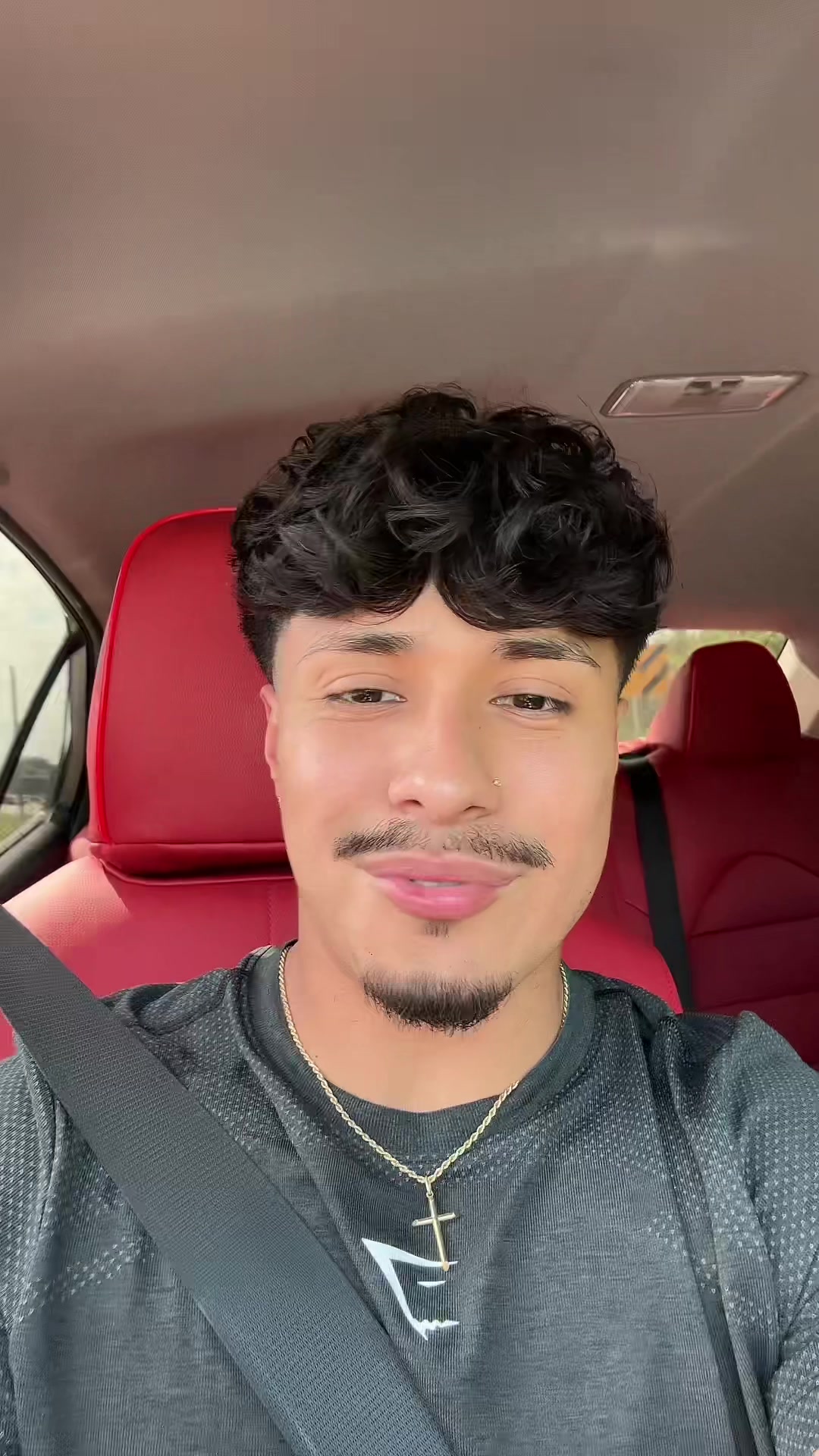 @😁