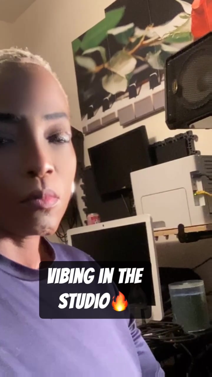 @G&aacute;yla James