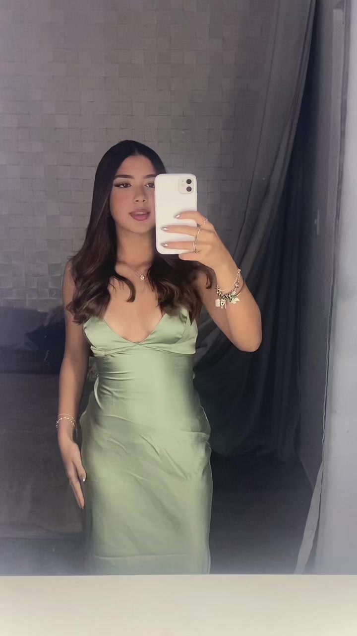 @liviaareiss_
