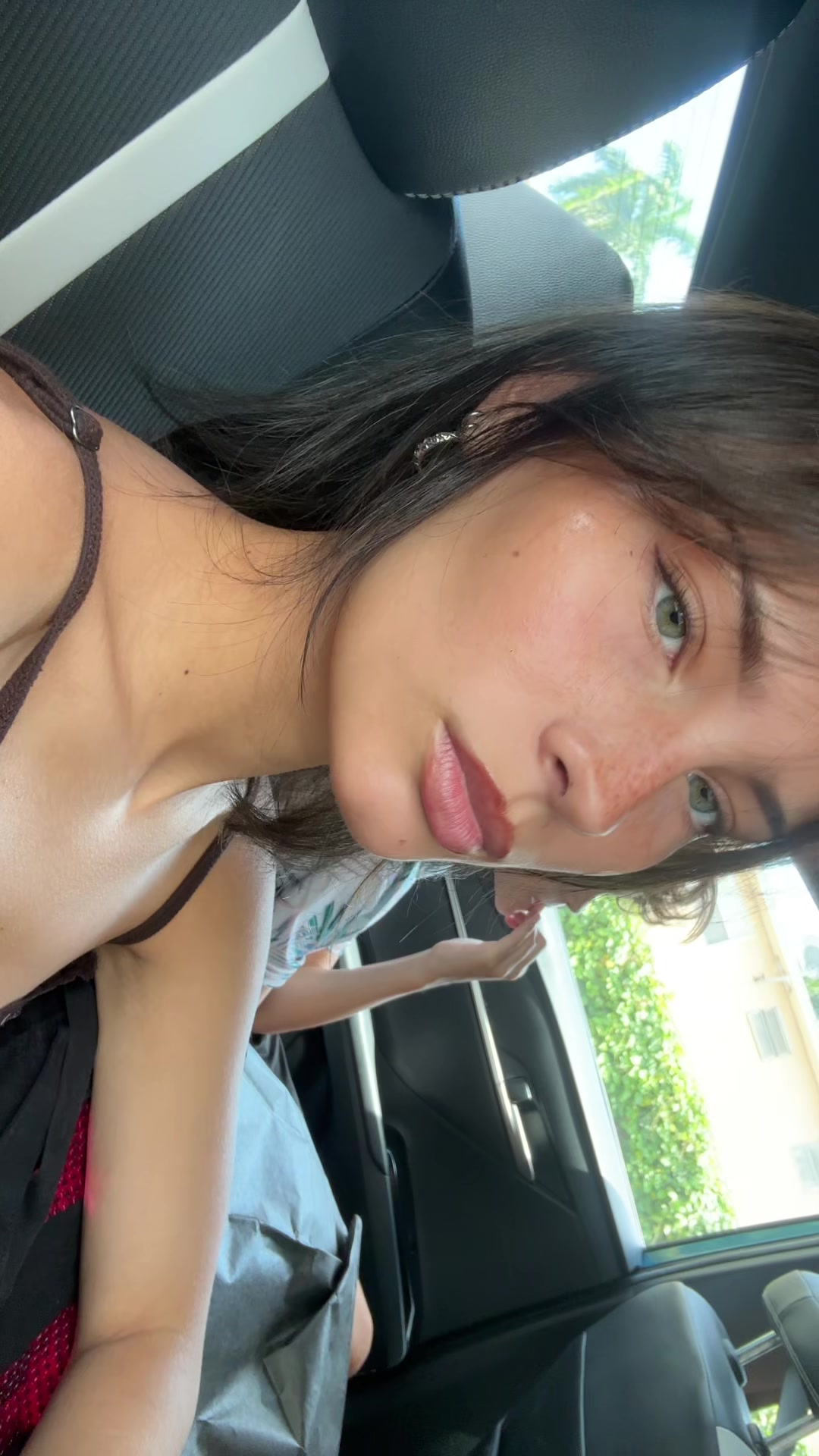 @:3