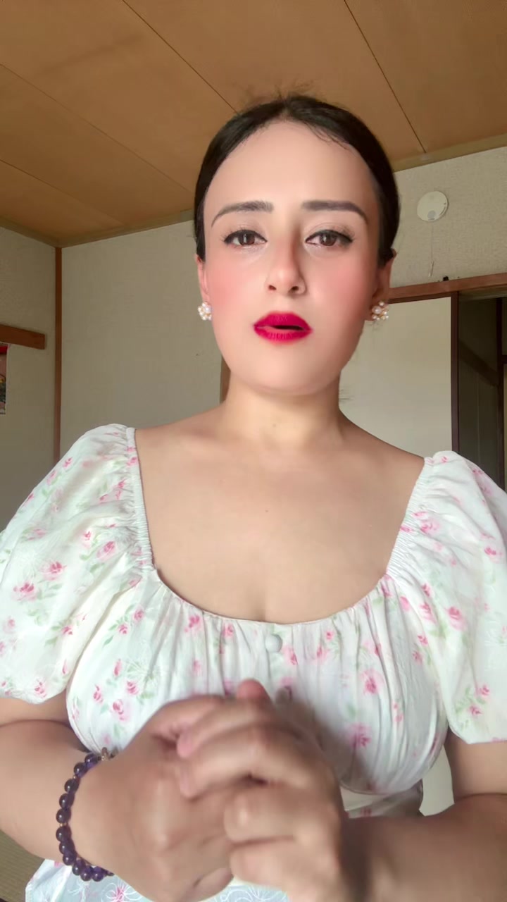 @रोश्ना🫰