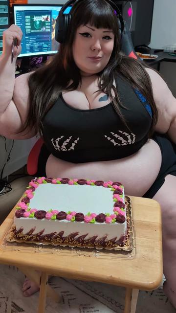 @Ella_Eats