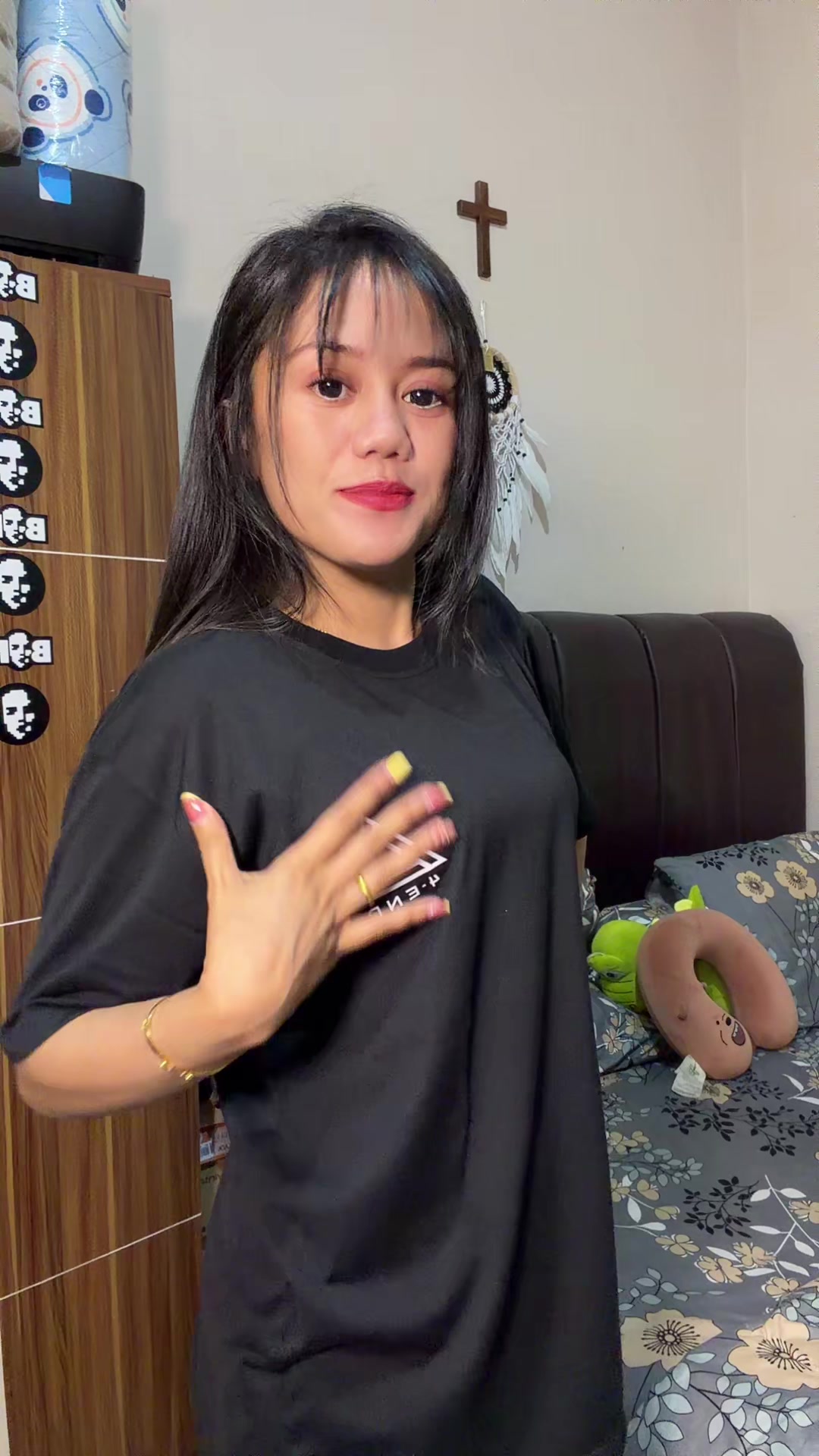 @𝐀𝐩𝐫𝐢 𝐒𝐢𝐡𝐨𝐦𝐛𝐢𝐧𝐠
