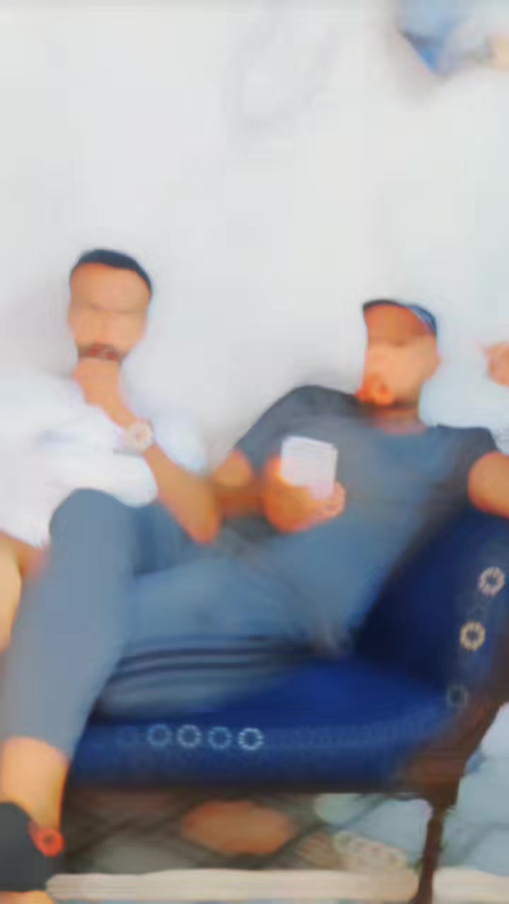 @B&agrave;s&iuml;t Aw&aacute;&ntilde;