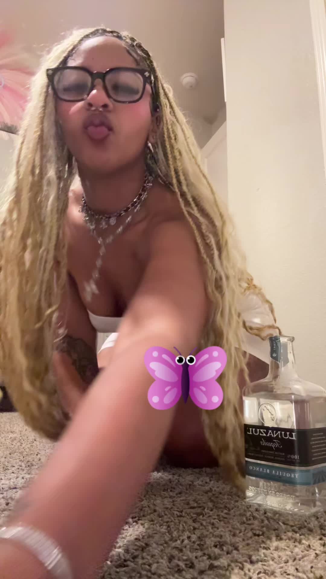 @️