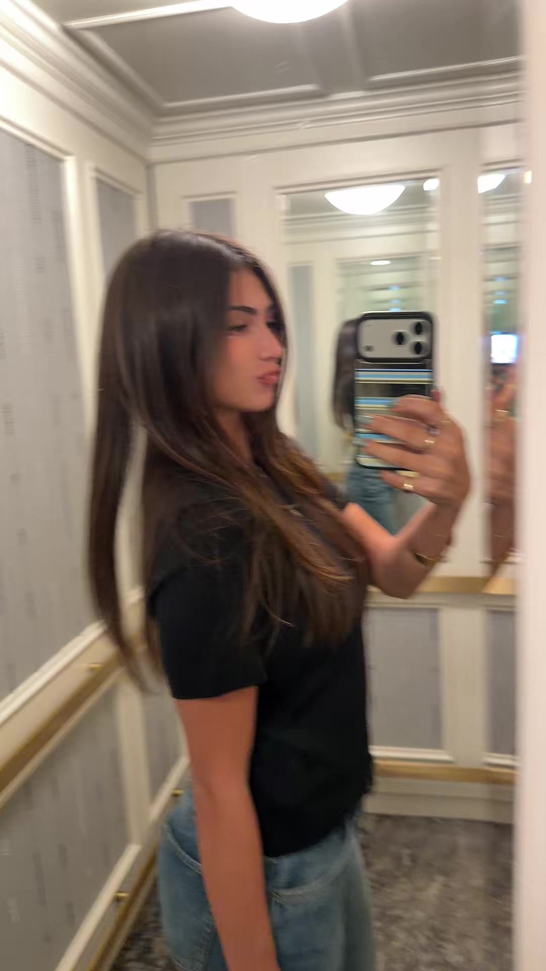 @bella