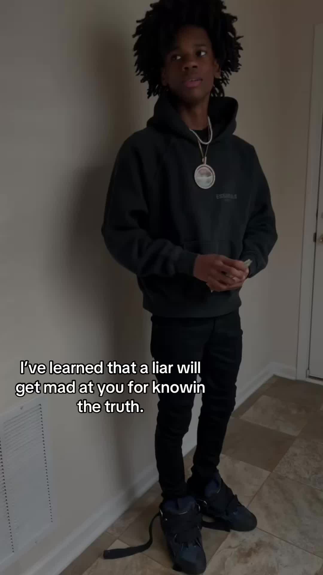 @⃟