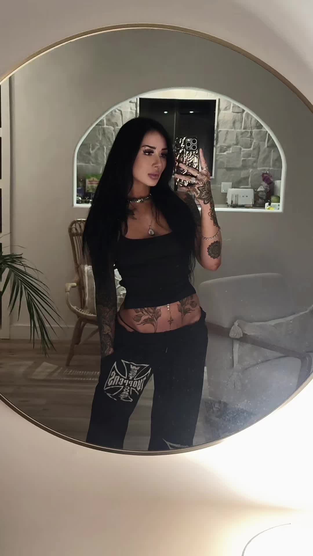 @_leighla_meagan_