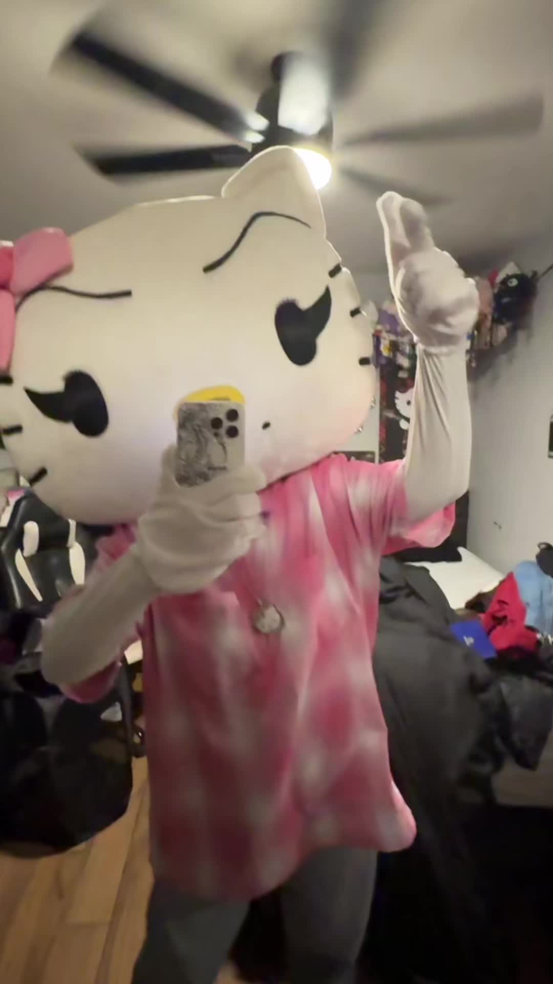 @𝒸𝒽𝒾𝒸𝒶𝓃𝒶 𝓀𝒾𝓉𝓉𝓎 ☆