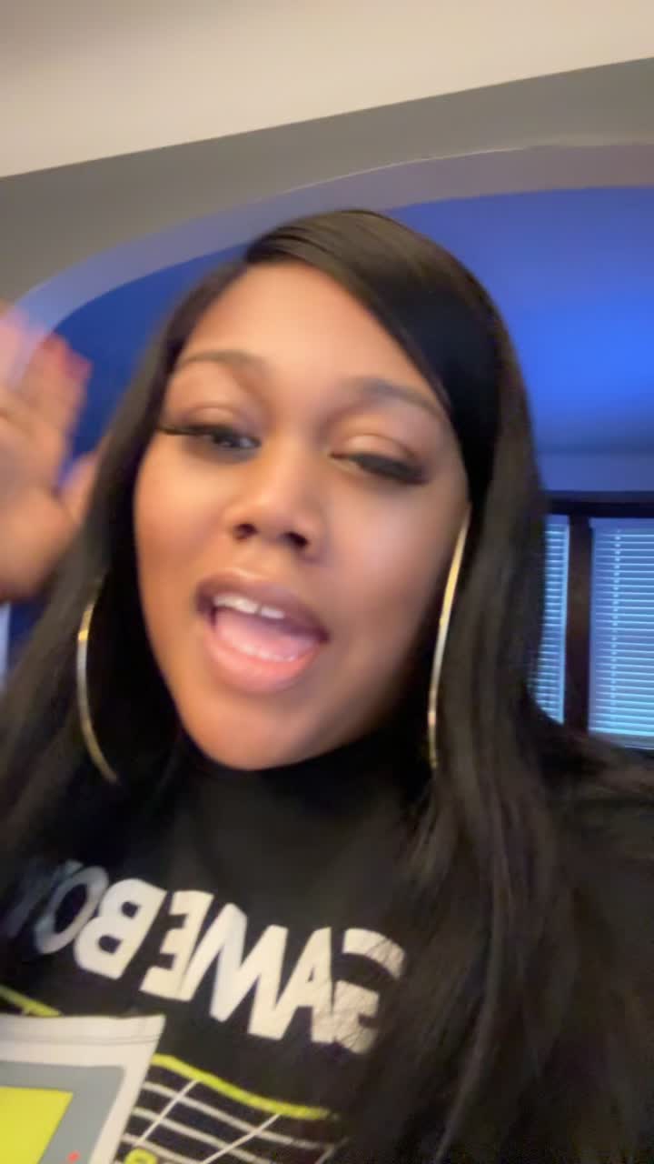 @The_Real_Lo