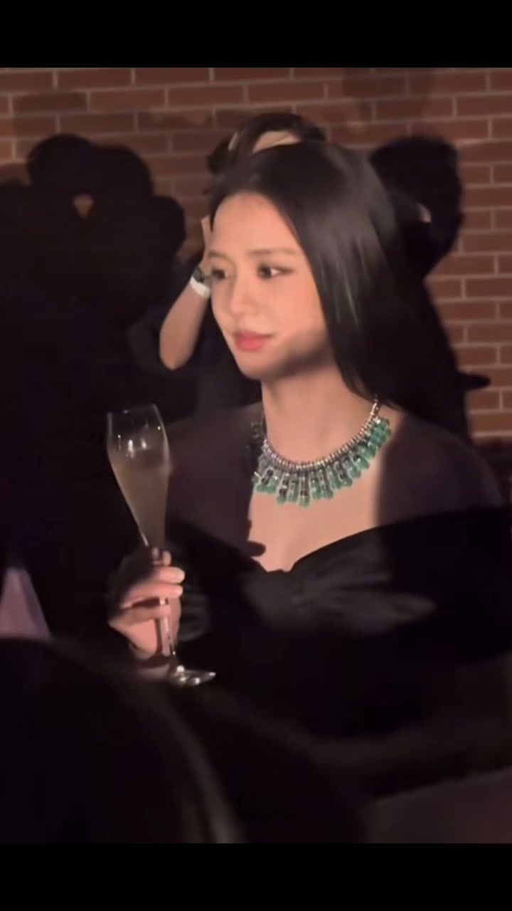 @kmze⁷⋆˙