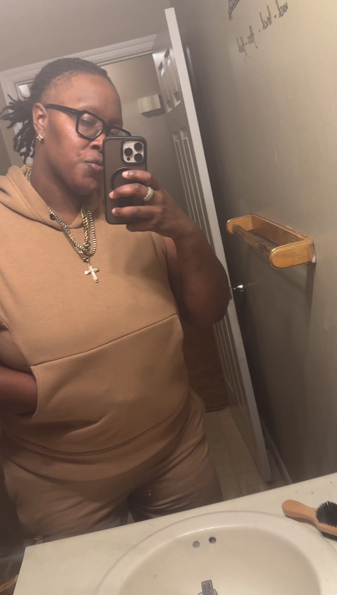 @6&rsquo;4💪🏽🤙🏽😈