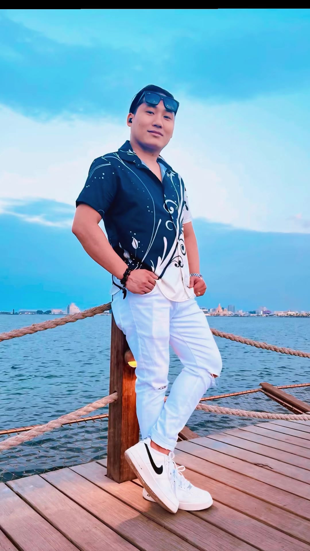 @Mitra magar (खादि 🇶🇦❣️)