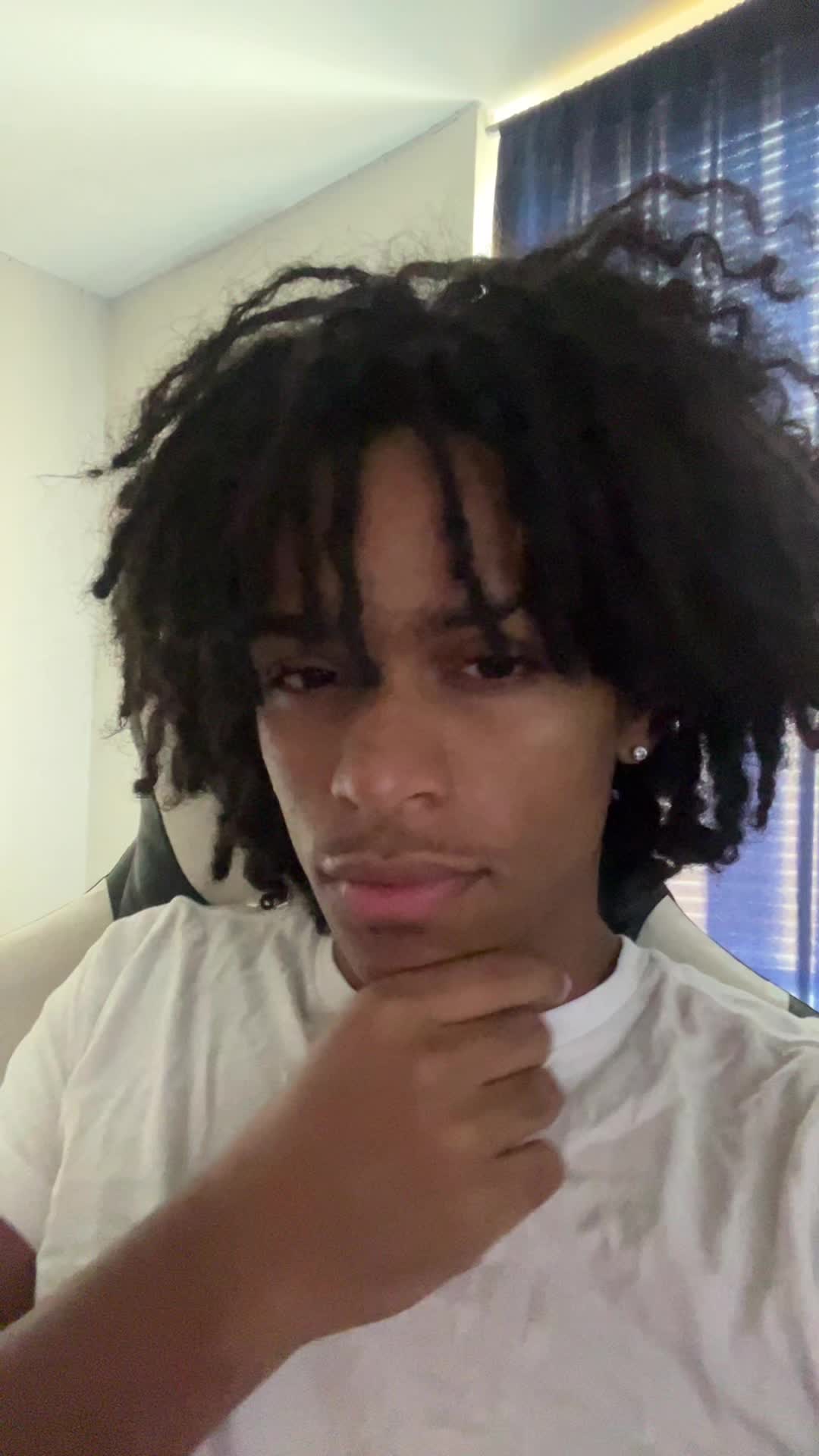 @LowkeyAngel