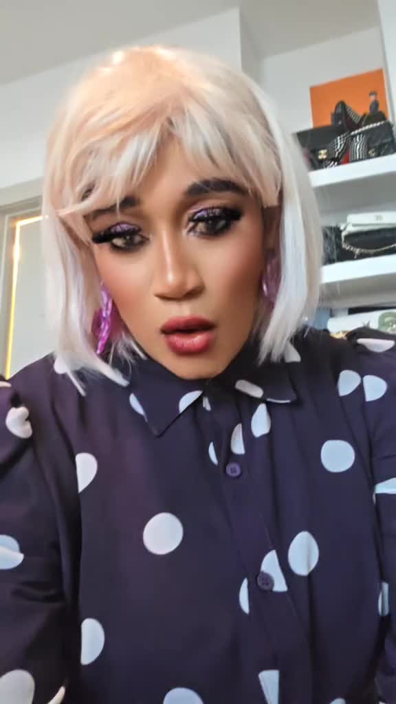 @Demi