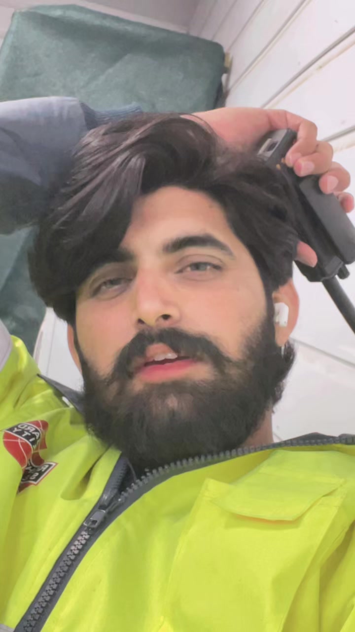 @Hamza Gujjar🇬🇧🇵🇰