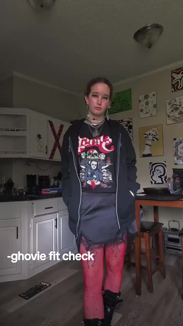 @🪦𝕷𝖊𝖊🪦