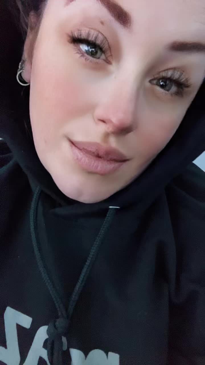 @JustASmallTownGirl🩷💜