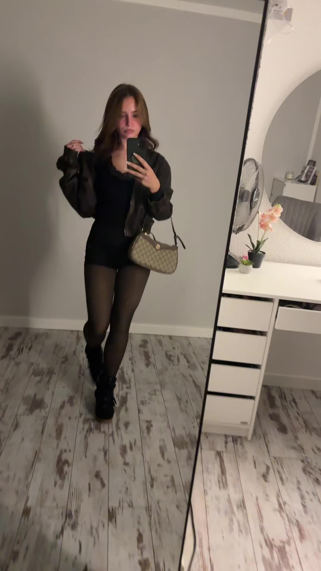 @𝐇𝐀𝐍𝐍𝐀𝐇𝐋𝐔𝐈𝐒𝐈𝐄𝐍𝐍𝐄
