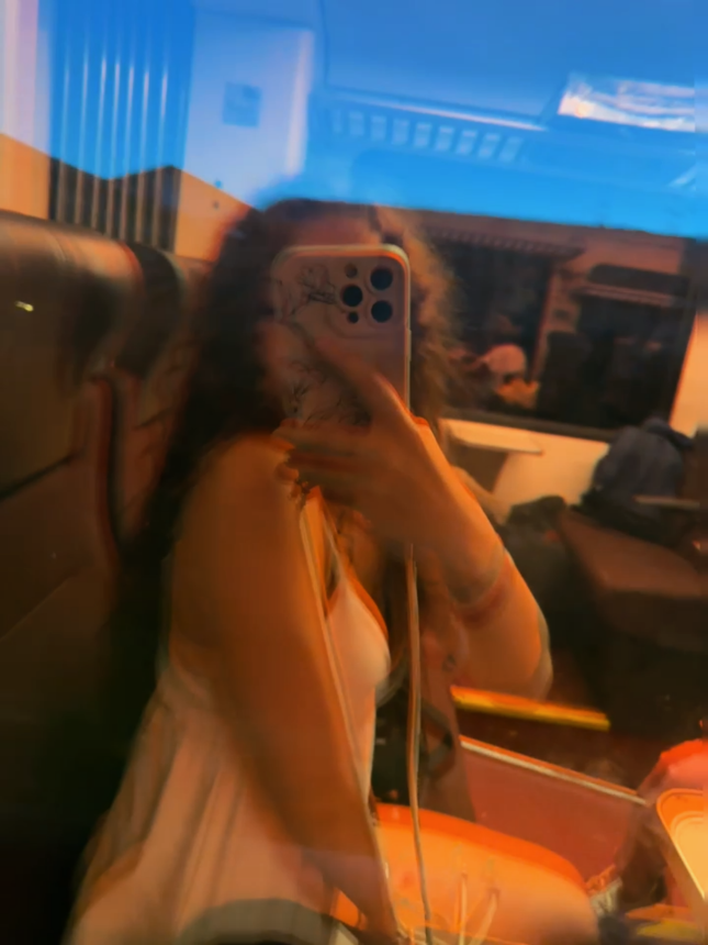 @LaNickiMinaj_2 ⎊