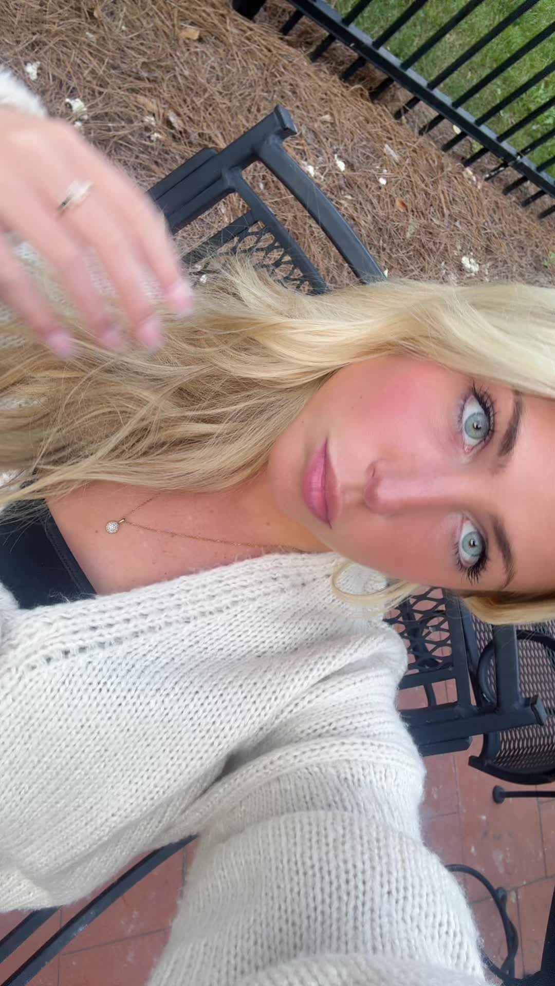 @bella