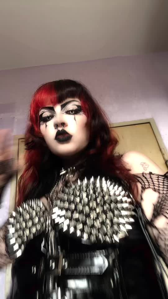 @Vampia🖤
