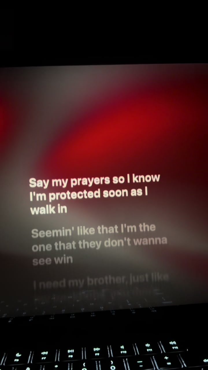 @🎧