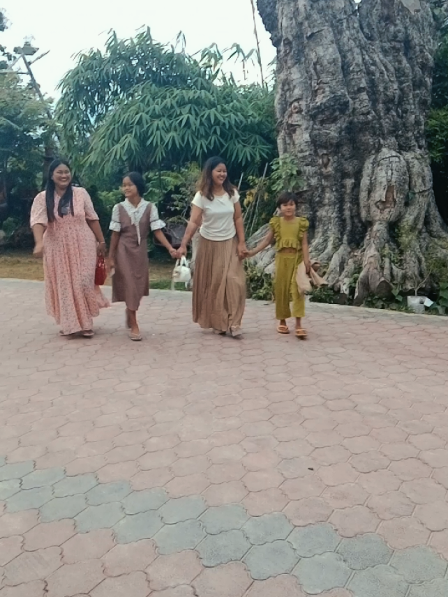 @ရွှေကမ္ဘာထက်မေမေ-ရွှေဖက်ရှင်💐