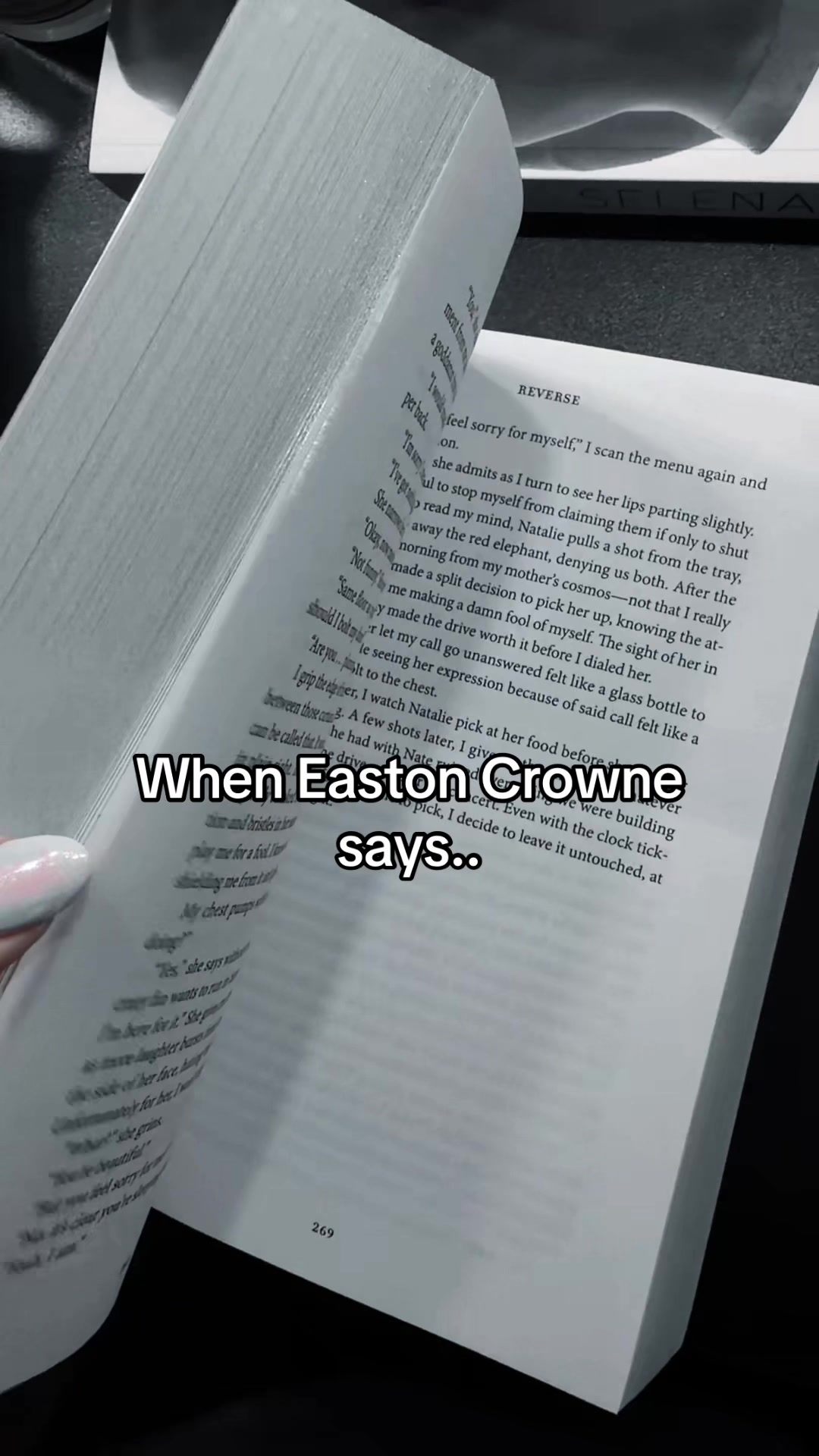 @Danielle Reads 📚☕️ 🧸