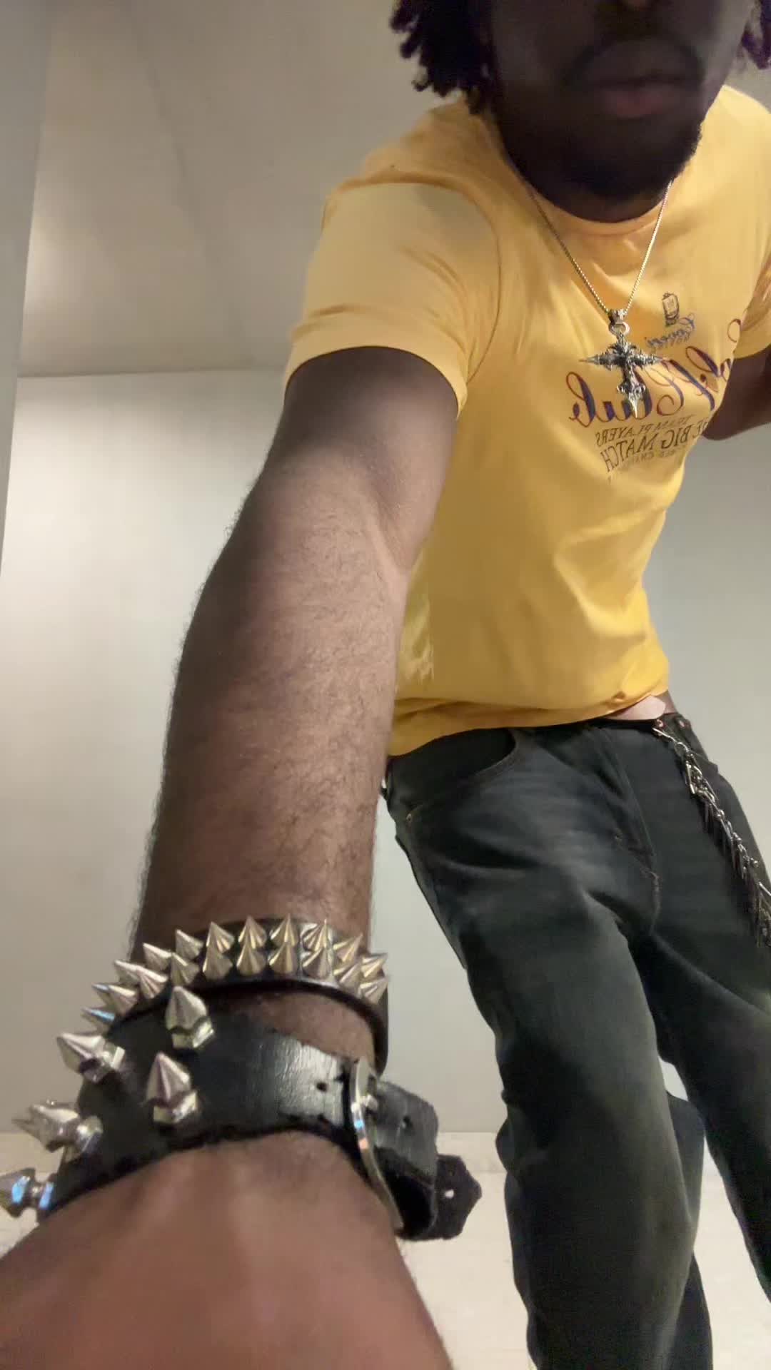 @YvngR4