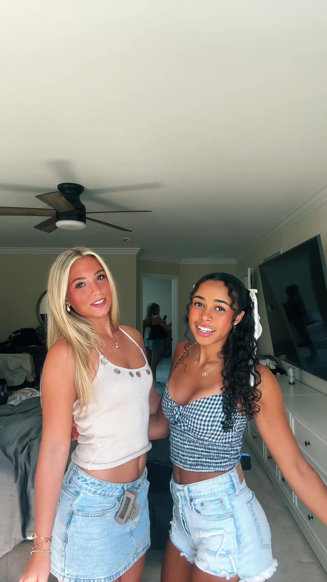 @sloane.daviss