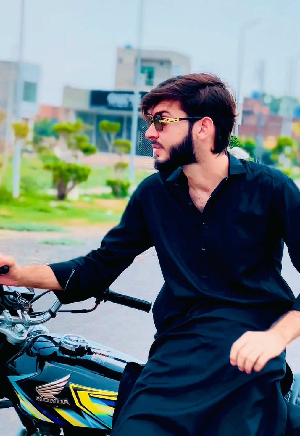 @Meحar عزیر 🚩