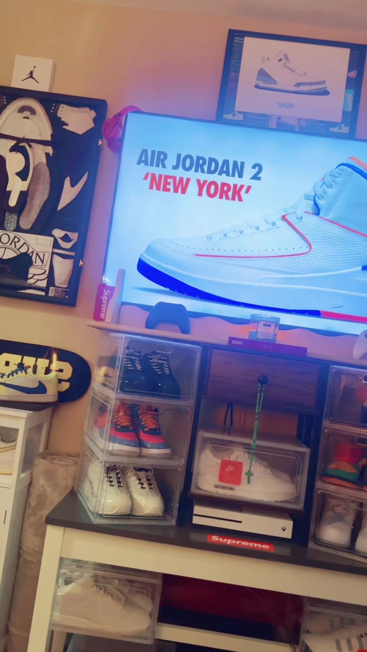 @E-Money 💶 ‘Fresh New Kicks’