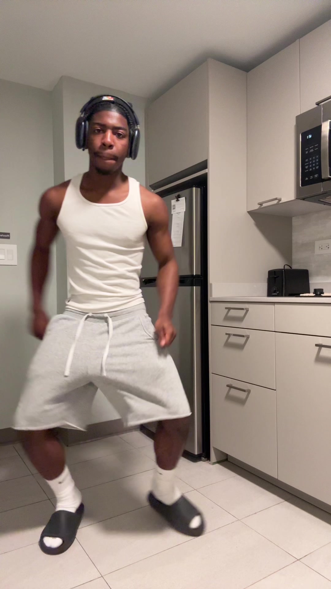@￼