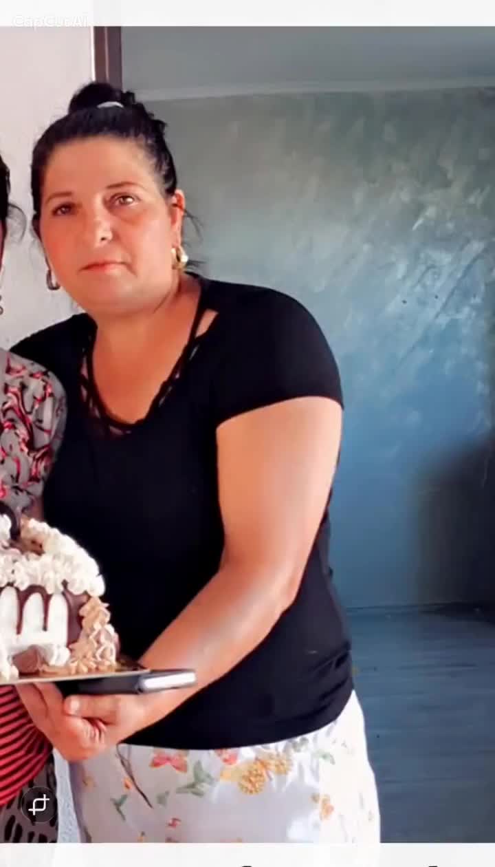 @Elena Codreanu700