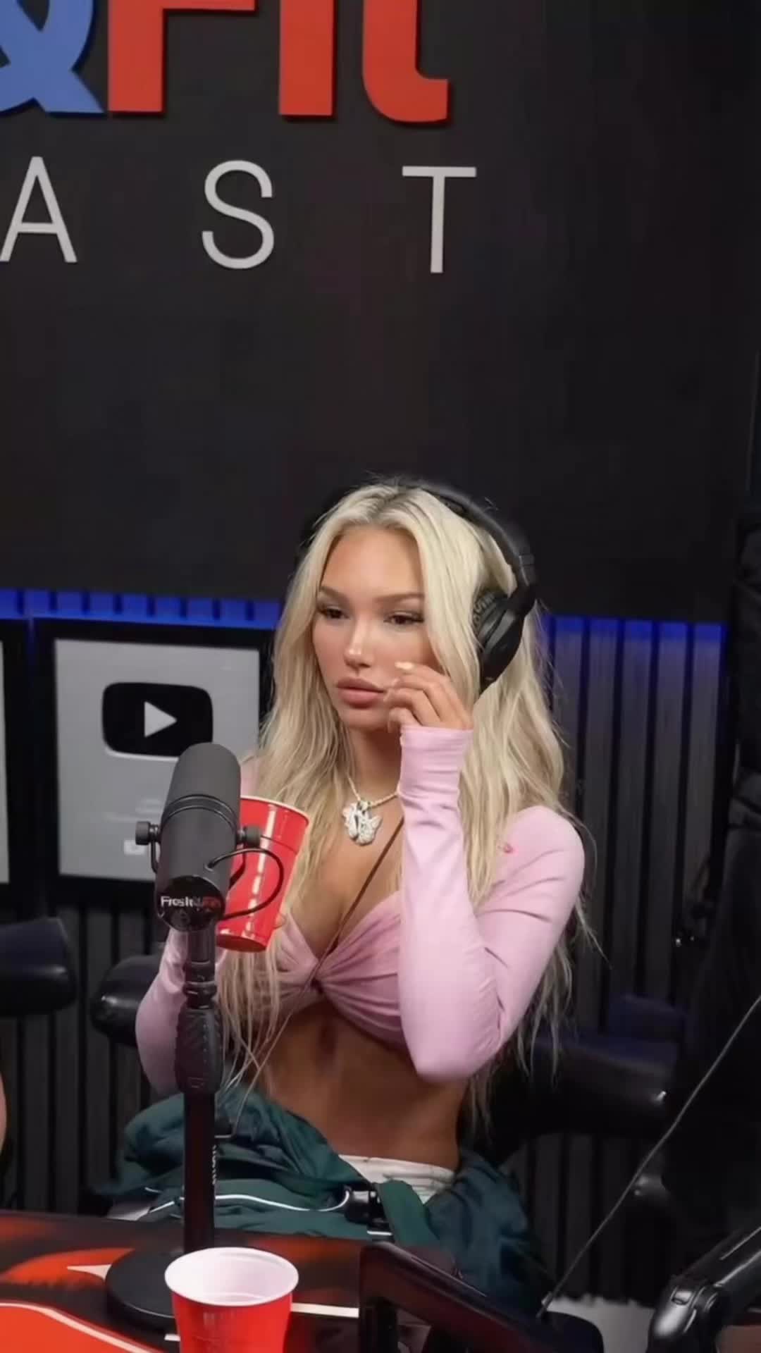@Yana Voss 🦋