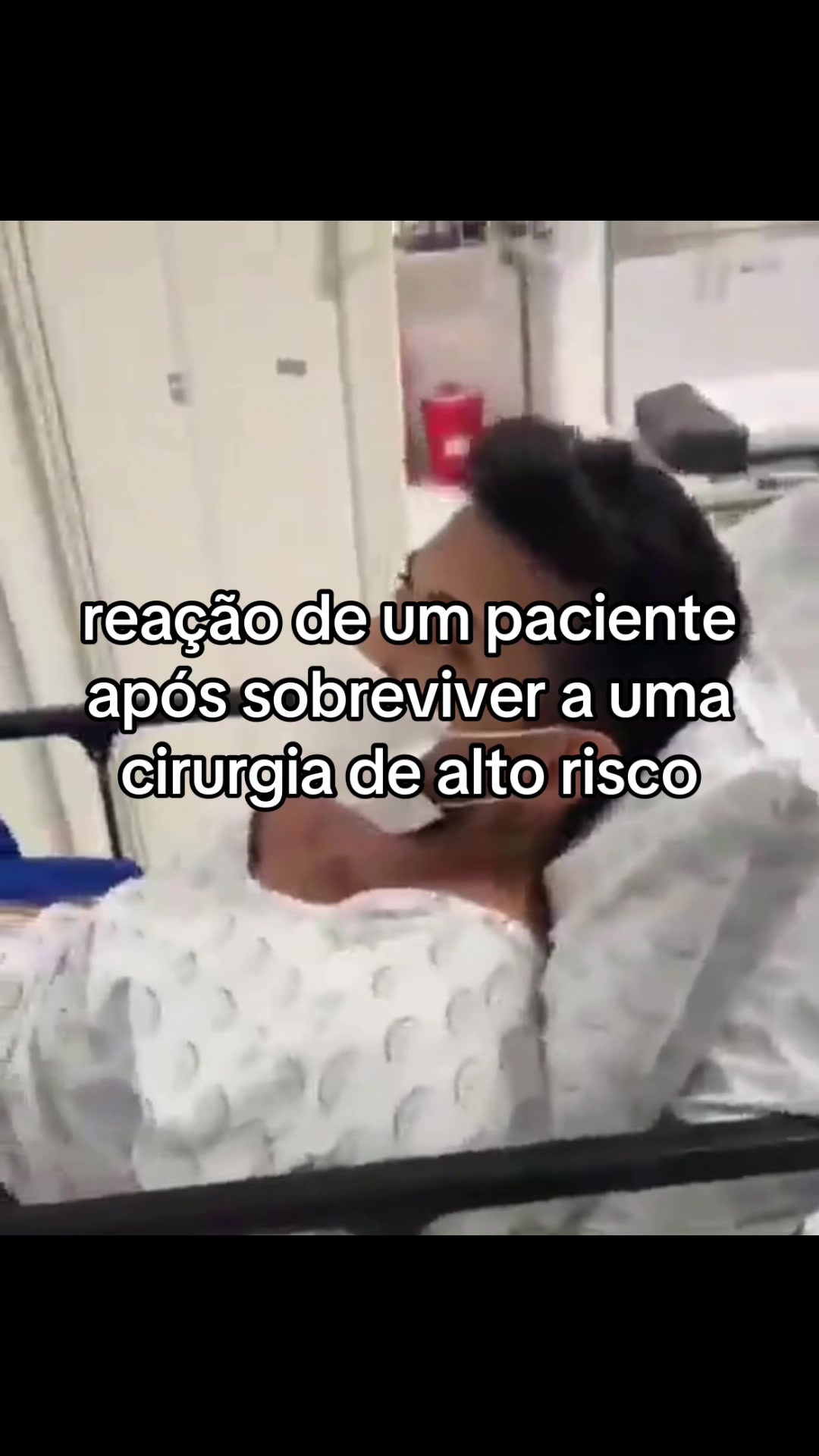 @꒼
