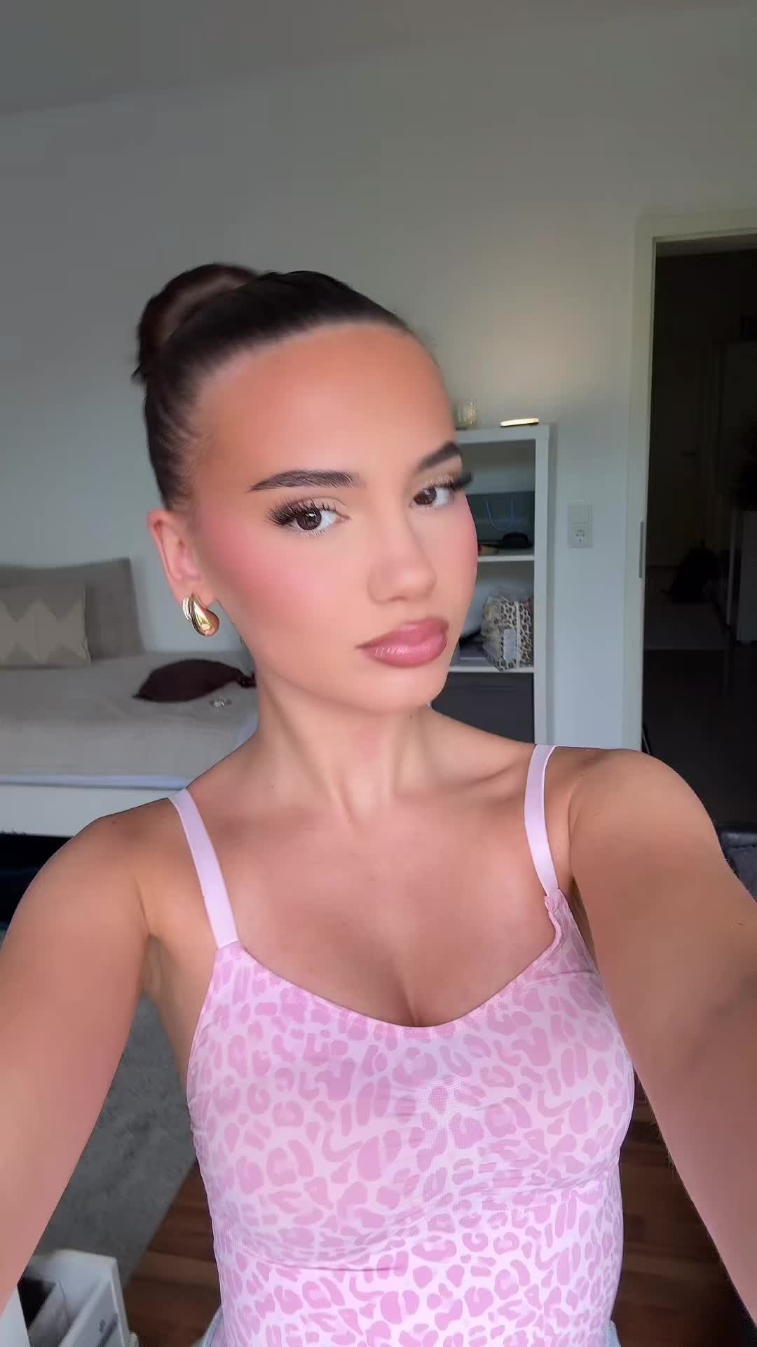 @𝖠𝗇𝗂𝗌𝖺