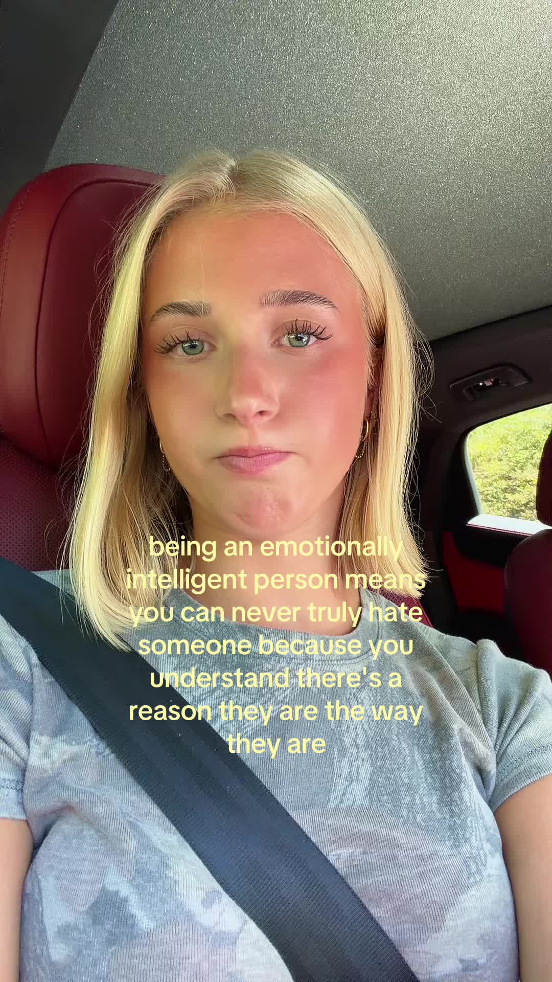 @theelliebarker
