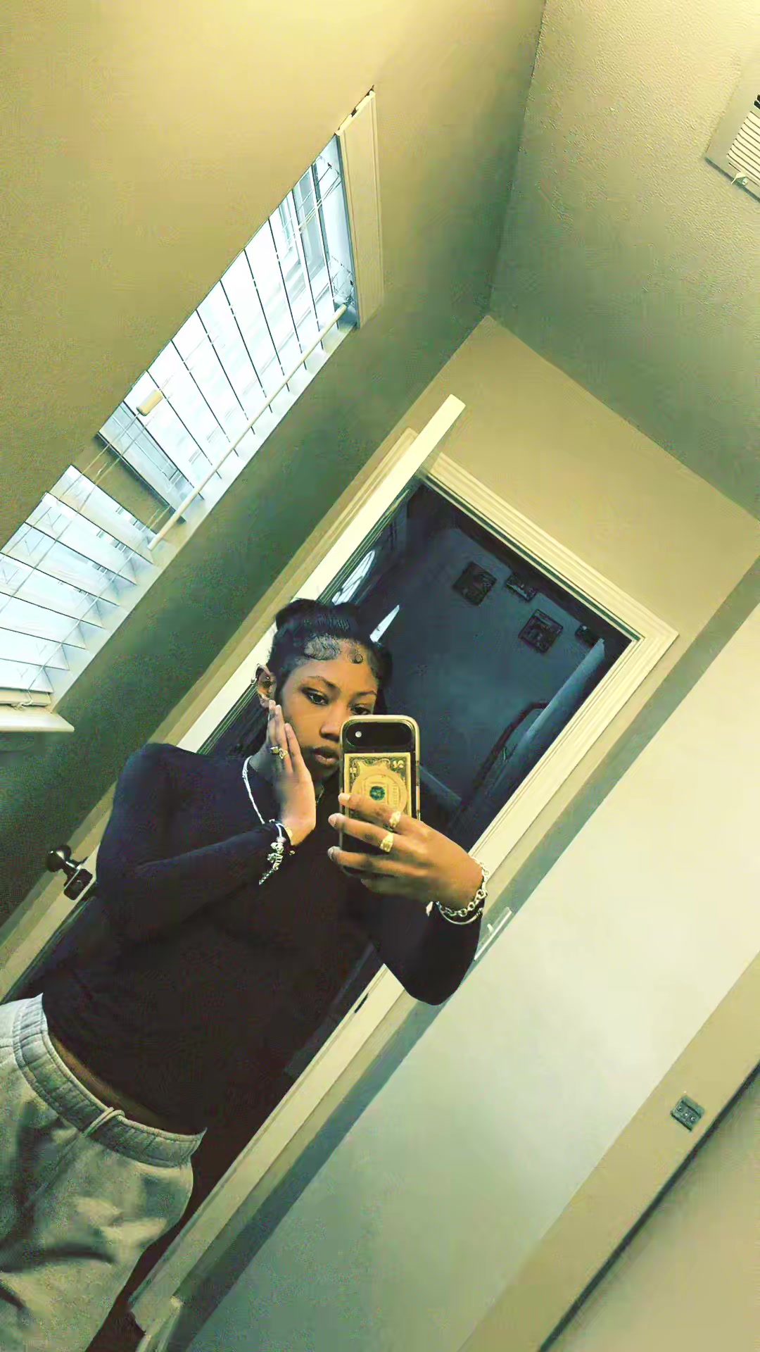 @Imjustariii