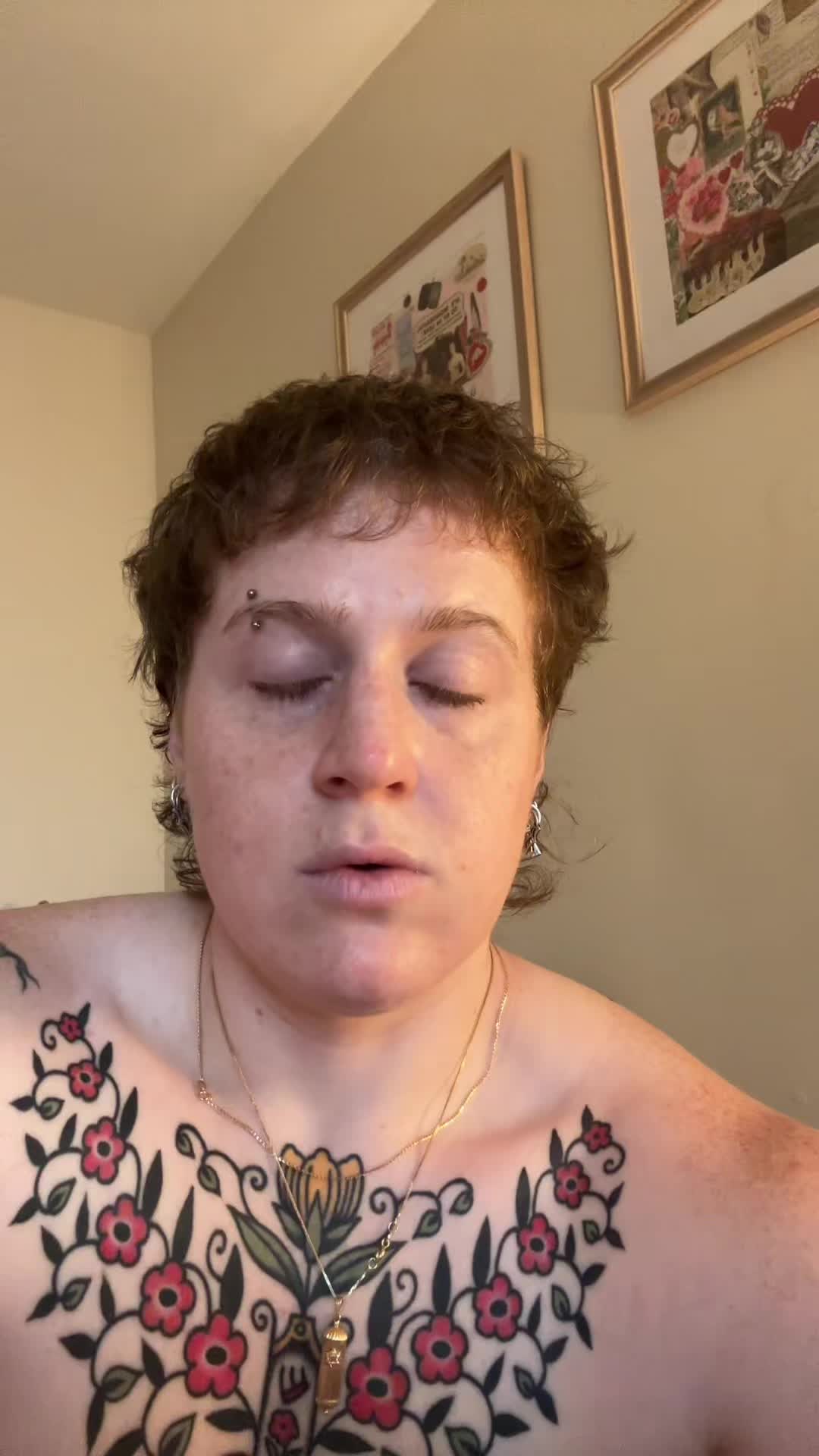 @lesbianlifts