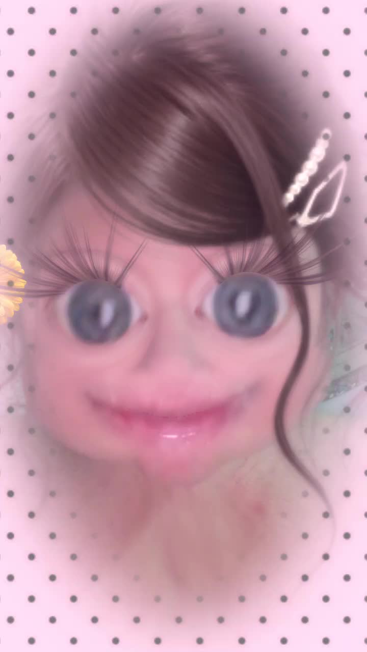 @Itsmedeedee